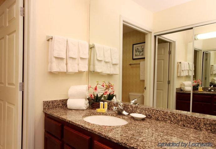 Des Moines West At Jordan Creek Town Center Hotel