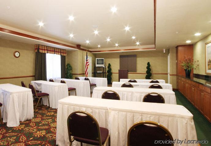 Des Moines West At Jordan Creek Town Center Hotel