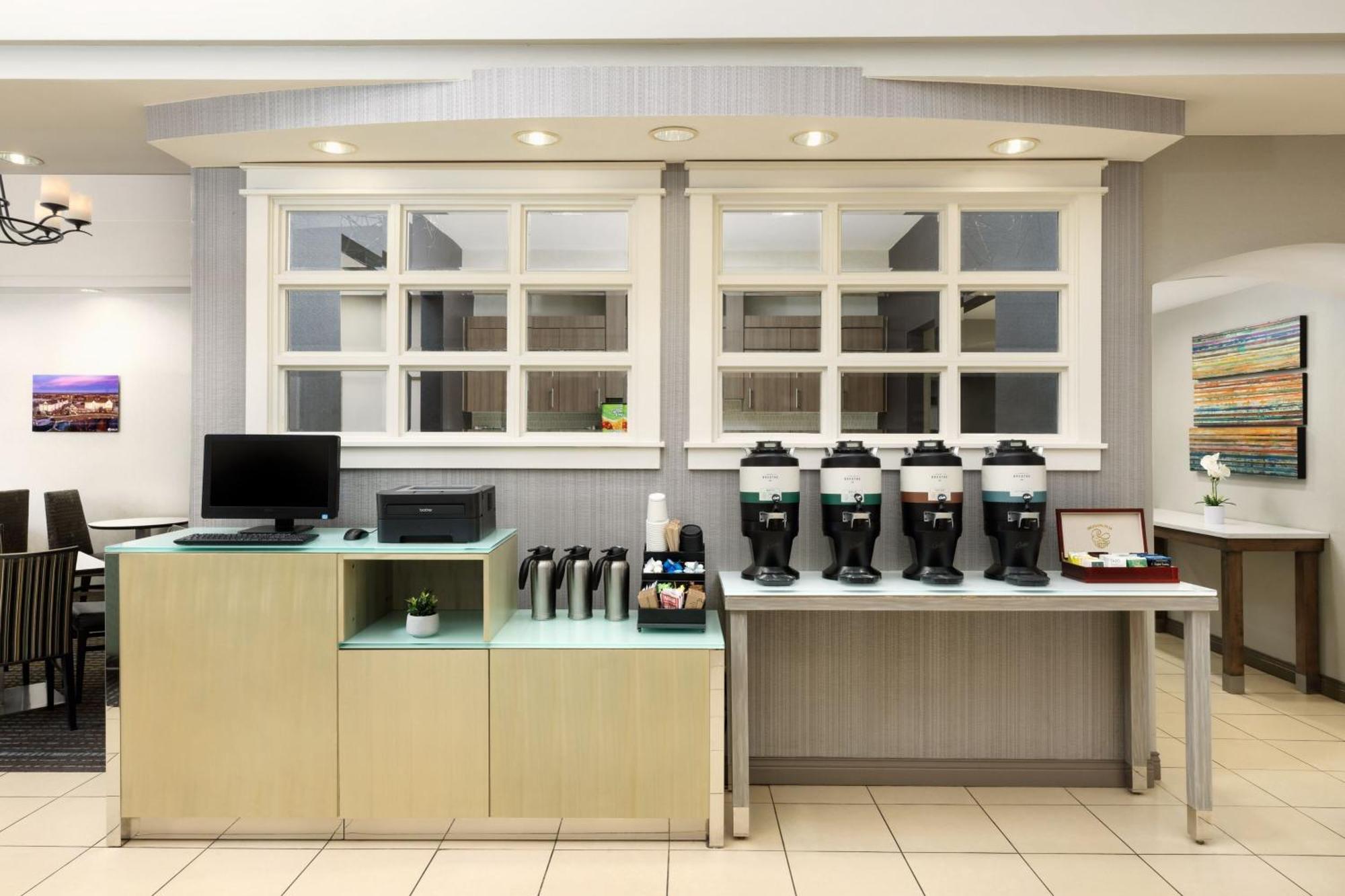 Hotel Des Moines West At Jordan Creek Town Center 3*