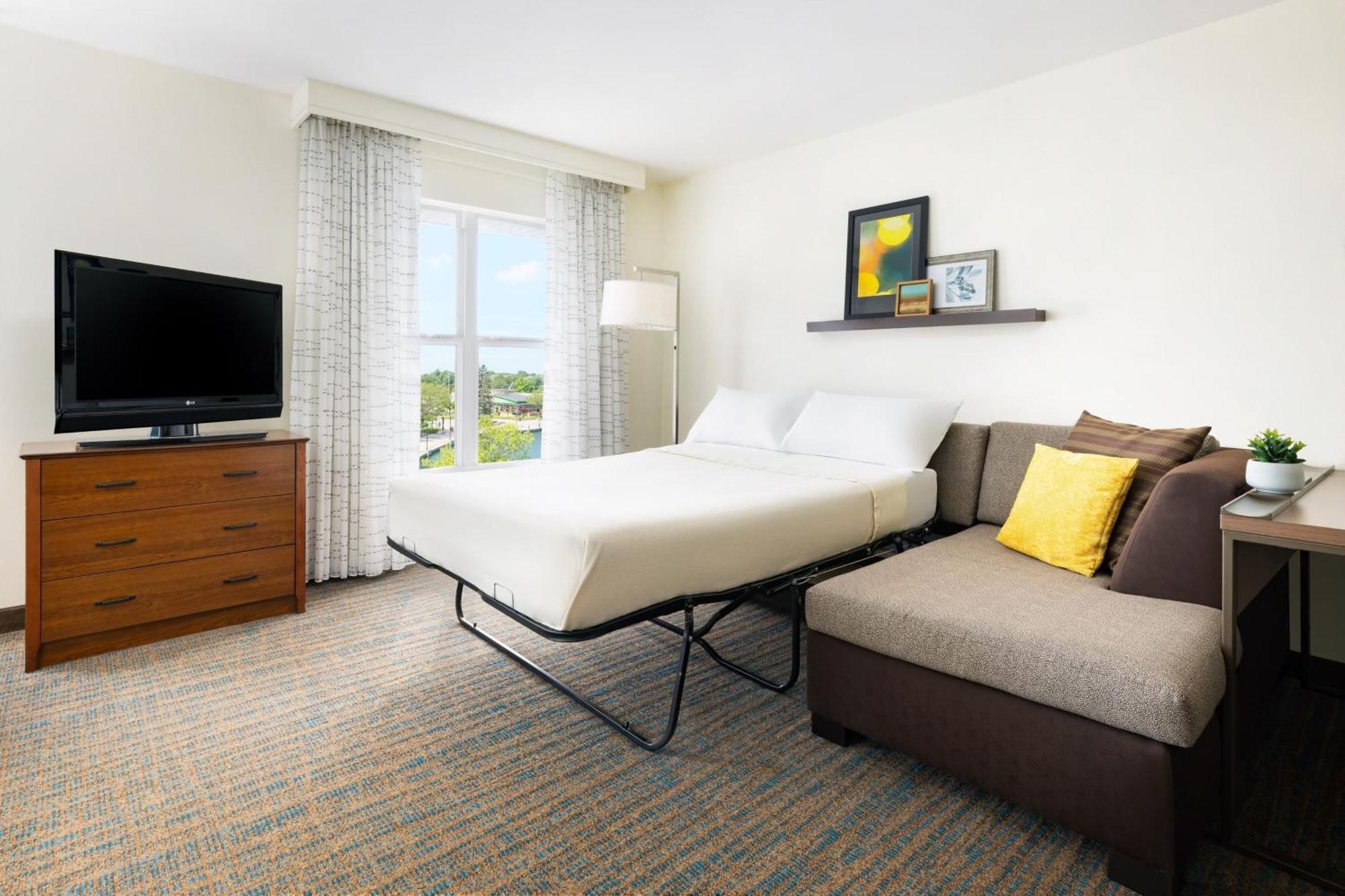 Des Moines West At Jordan Creek Town Center Hotel