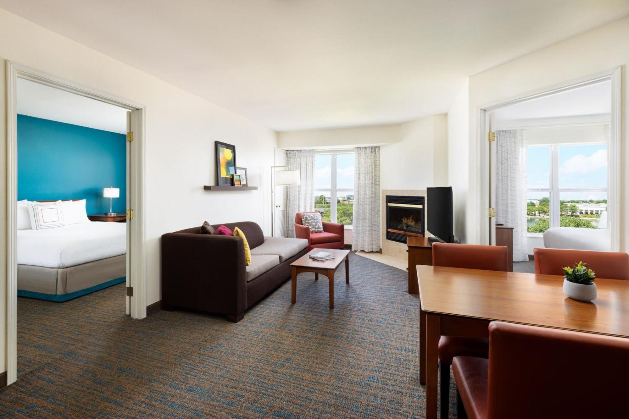 Hotel Des Moines West At Jordan Creek Town Center 3*