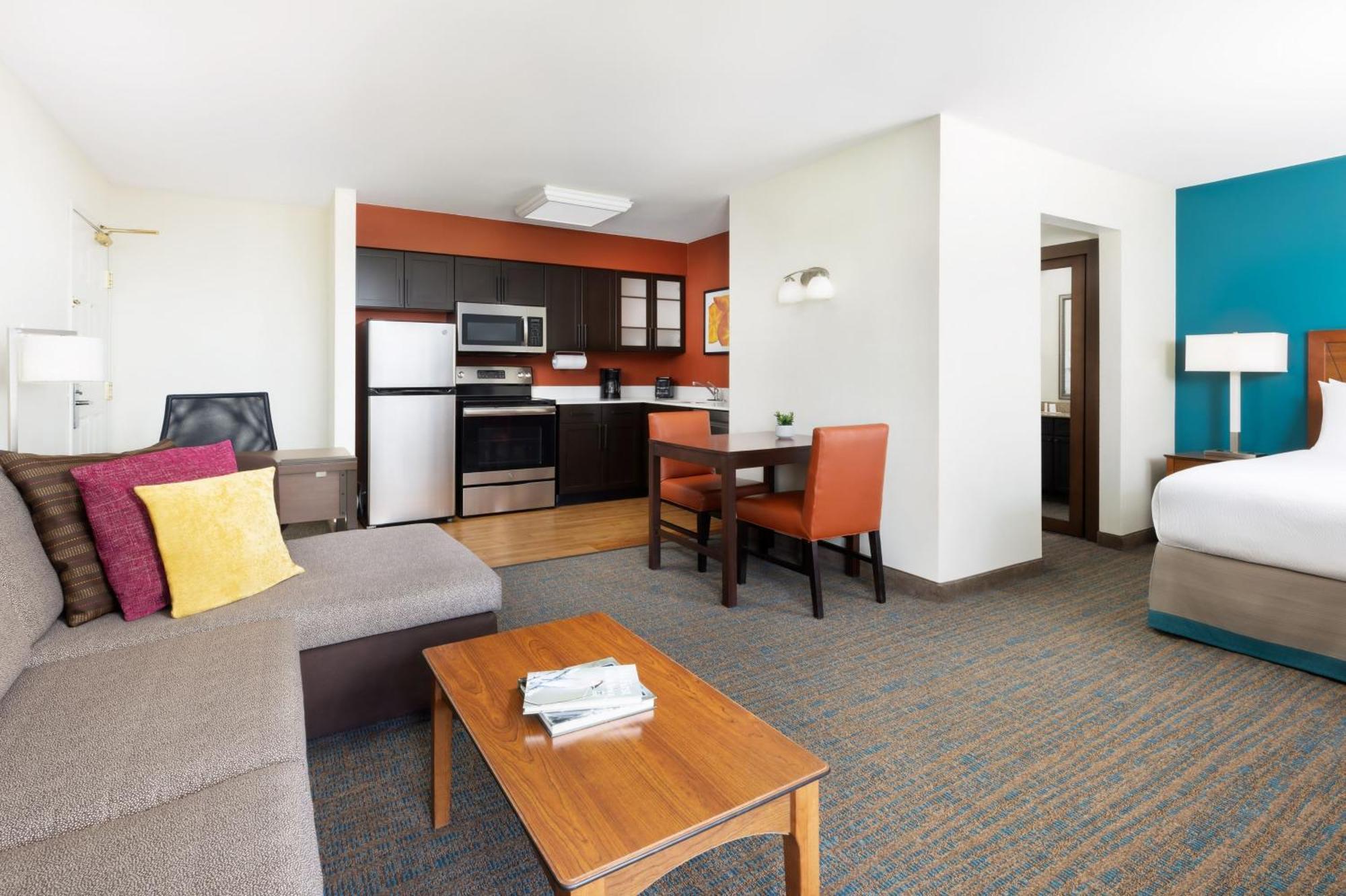 Hotel Des Moines West At Jordan Creek Town Center 3*