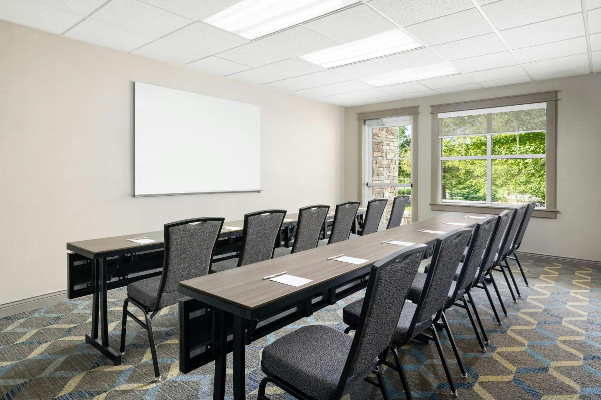 Des Moines West At Jordan Creek Town Center Hotel