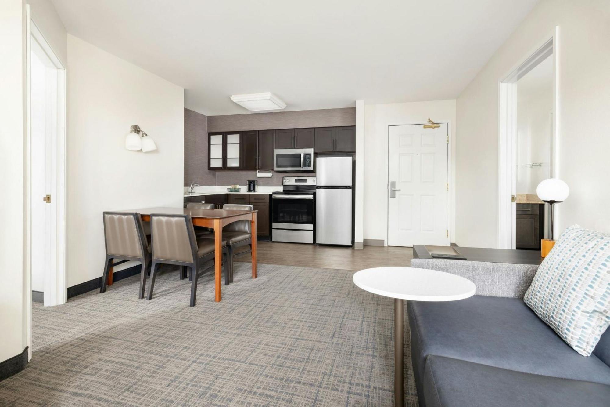 Hotel Des Moines West At Jordan Creek Town Center West Des Moines