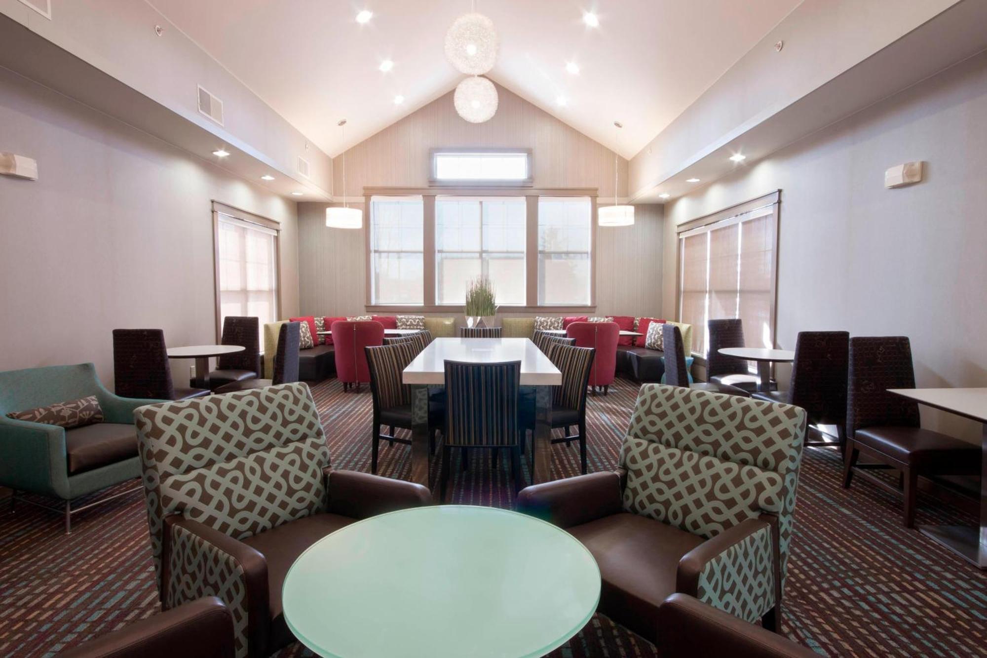 Hotel Des Moines West At Jordan Creek Town Center 3*